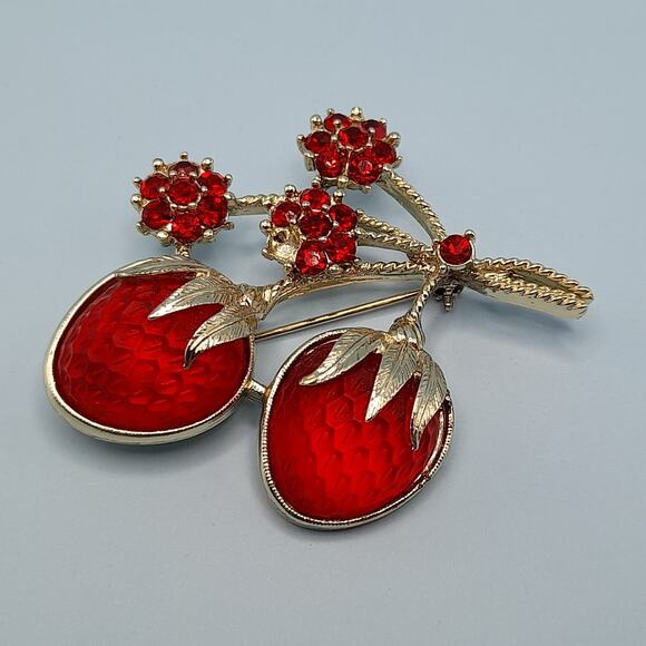 Vintage Sarah Coventry Strawberry Festival 1966 Brooch Luminous Red Strawberries - Picture 5 of 10